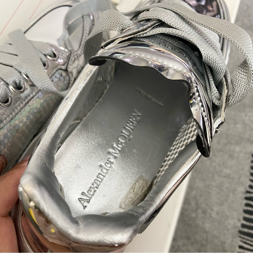 BNIB Alexander McQueen Silver Holographic Oversized Court Sneakers Women 37.5 - Picture 7 of 11